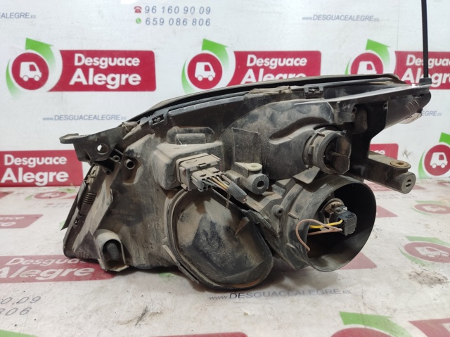 Reflektor prawy 15588800 OPEL