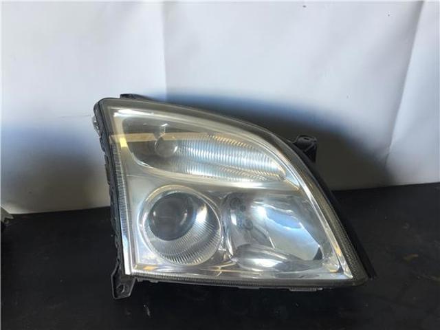 Reflektor prawy 15588800 OPEL