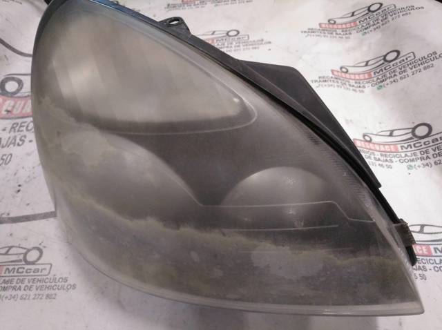 Reflektor prawy 15601800 RENAULT