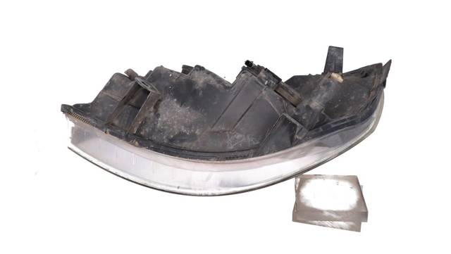 Reflektor prawy 15810400RE RENAULT