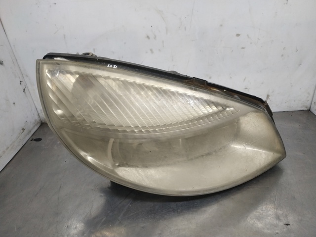 Reflektor prawy 15810400RE RENAULT