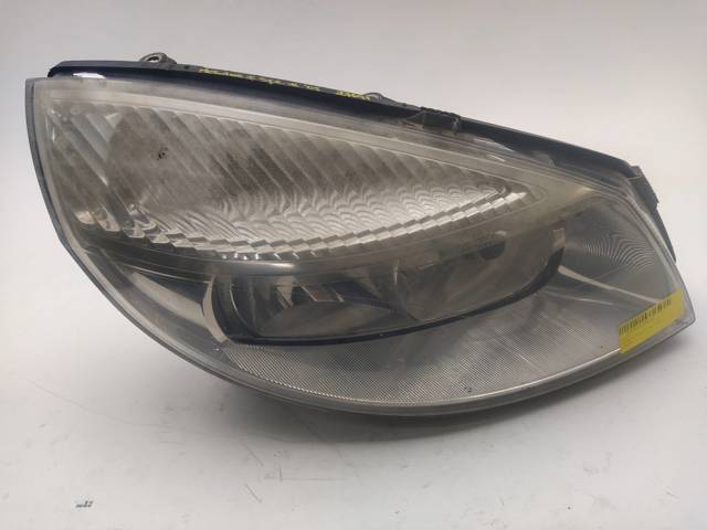 Reflektor prawy 15810400RE RENAULT