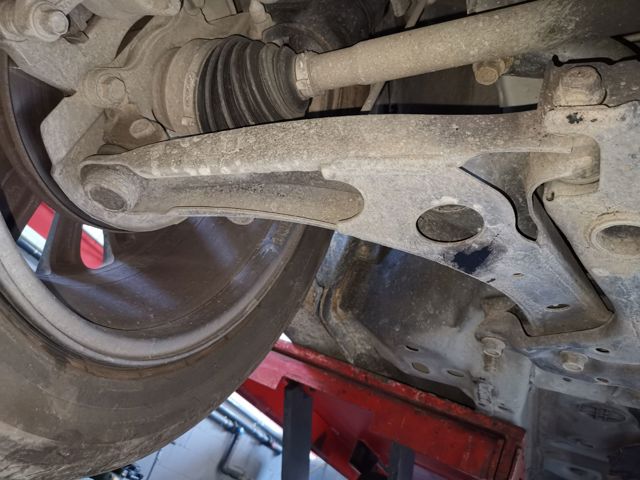 Wahacz zawieszenia przedniego dolny prawy 1612753580 PEUGEOT