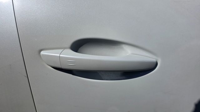 Klamka drzwi przednich zewnętrzna prawa 1614555780 PEUGEOT