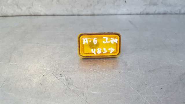 Powtarzacz kierunkowskazu na błotniku 161949117 VAG