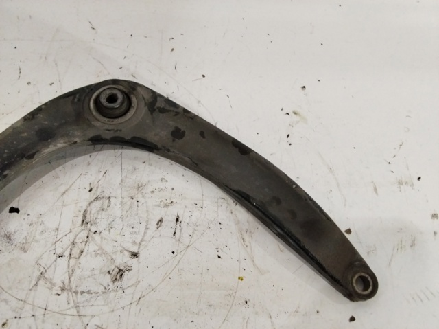 Wahacz zawieszenia przedniego dolny lewy 1643188580 PEUGEOT