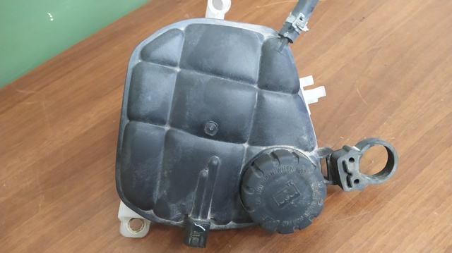 Zbiorniczek wyrównawczy układu chłodzenia 1645000049 MERCEDES