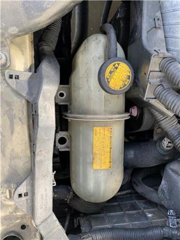 Zbiorniczek wyrównawczy układu chłodzenia Lexus IS E2