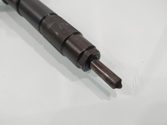 Wtryskiwacz paliwa 16600AU600 NISSAN