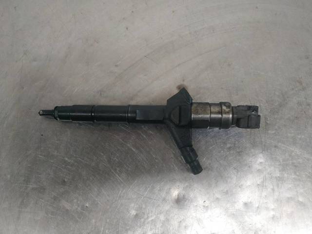 Wtryskiwacz paliwa 16600AU600 NISSAN