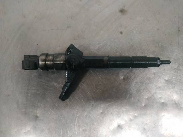 Wtryskiwacz paliwa 16600AU600 NISSAN