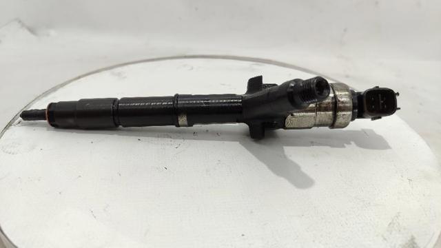 Wtryskiwacz paliwa 16600AU600 NISSAN
