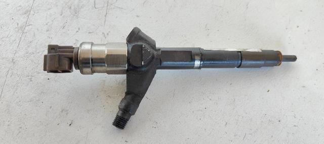 Wtryskiwacz paliwa 16600AU600 NISSAN