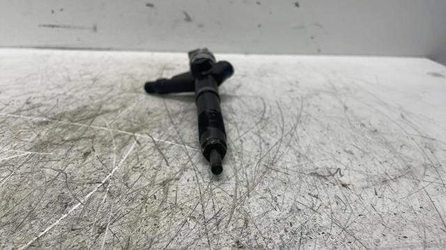 Wtryskiwacz paliwa 16600AW400 NISSAN