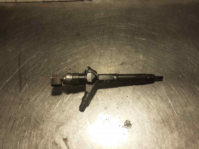 Wtryskiwacz paliwa 16600BN821 NISSAN