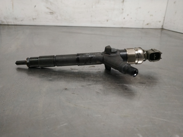 Wtryskiwacz paliwa 16600BN821 NISSAN