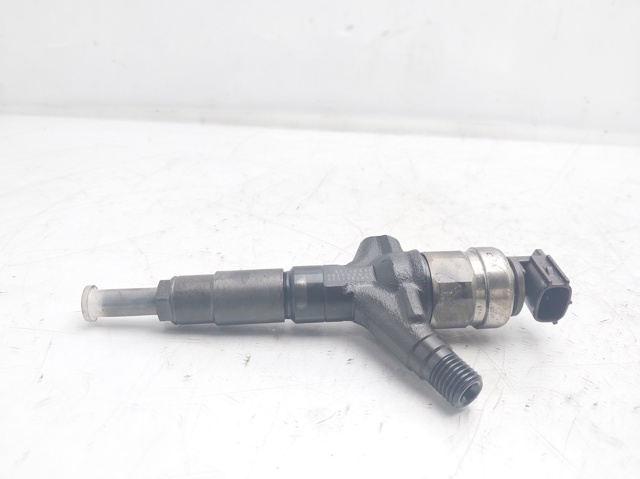Wtryskiwacz paliwa 16613AA030 SUBARU
