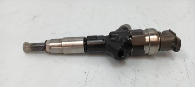 Wtryskiwacz paliwa 16613AA030 SUBARU