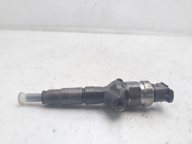 Wtryskiwacz paliwa 16613AA030 SUBARU