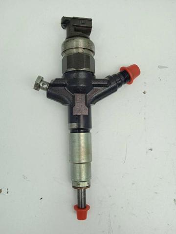 Wtryskiwacz paliwa 16613AA030 SUBARU