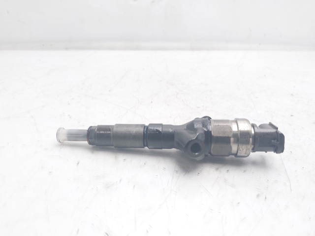 Wtryskiwacz paliwa 16613AA030 SUBARU