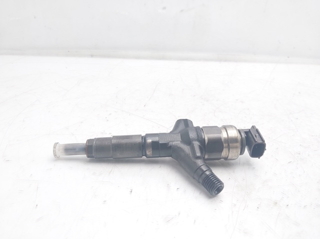 Wtryskiwacz paliwa 16613AA030 SUBARU