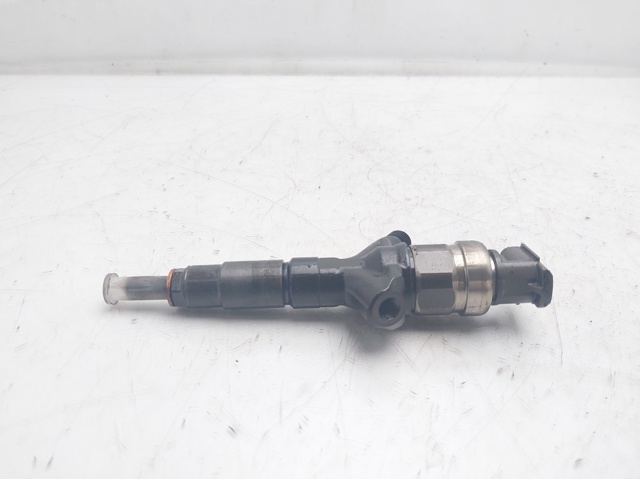 Wtryskiwacz paliwa 16613AA030 SUBARU