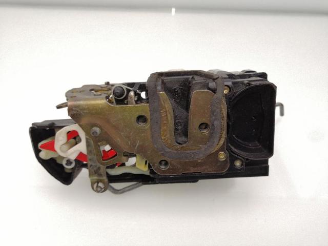Zamek drzwi przednich prawych 16639860 OPEL