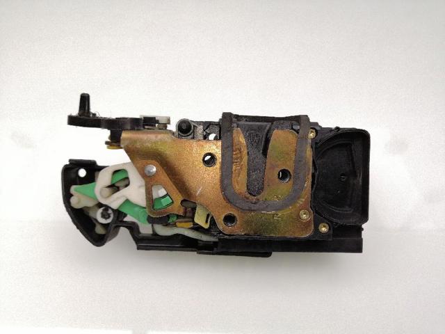 Zamek drzwi przednich prawych 16639860 OPEL