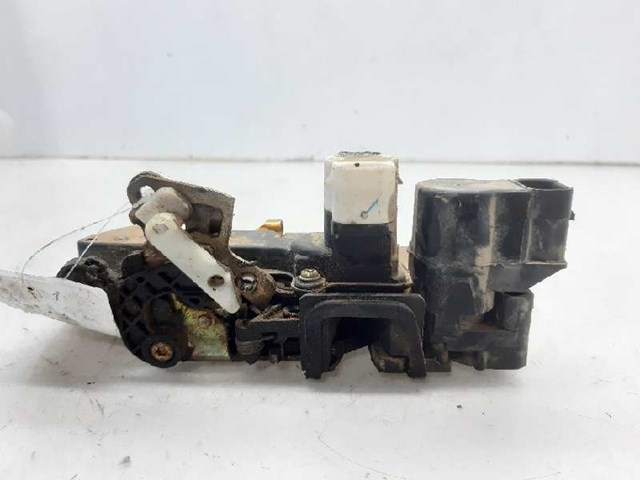 Zamek drzwi przednich prawych 16639860 OPEL