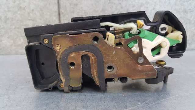 Zamek drzwi przednich prawych 16639860 OPEL