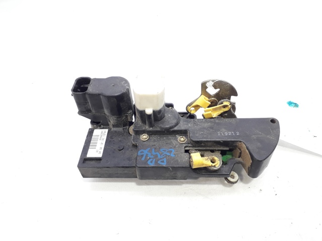 Zamek drzwi przednich prawych 16639860 OPEL
