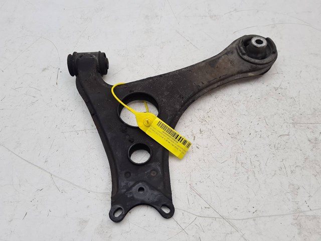 Wahacz zawieszenia przedniego dolny prawy 1683302407 MERCEDES