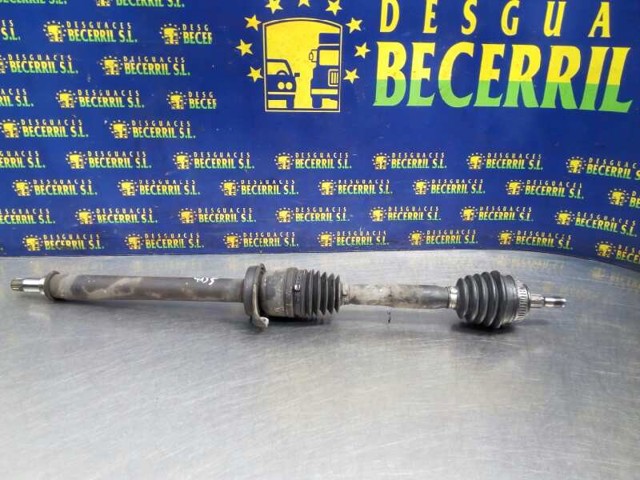 Półoś napędowa przednia prawa 1683604672 MERCEDES