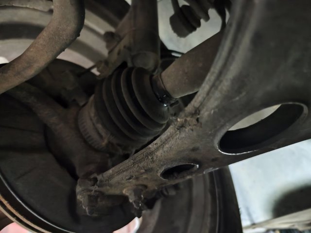 Półoś napędowa przednia prawa 1683604672 MERCEDES