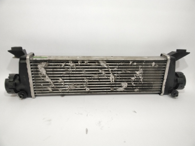 Chłodnica intercoolera 1685000000 MERCEDES