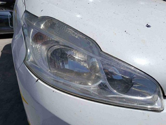 Reflektor prawy 1685351480 PEUGEOT