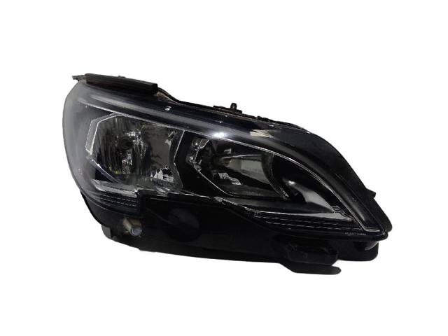 Reflektor prawy Peugeot 5008 2