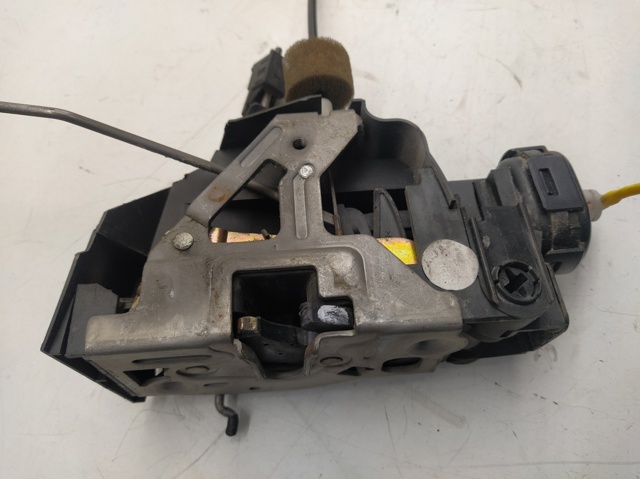 Zamek drzwi przednich lewych 1687201935 MERCEDES