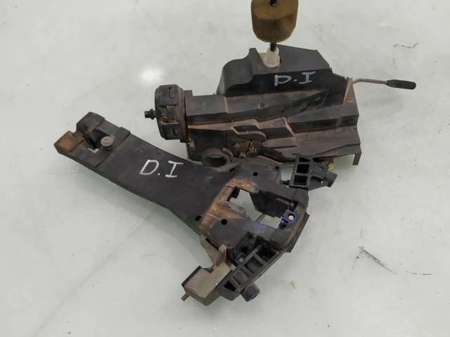 Zamek drzwi przednich lewych 1687201935 MERCEDES