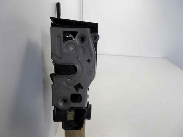 Zamek drzwi przednich prawych 1687202235 MERCEDES