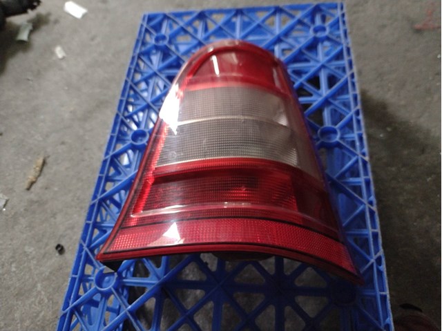 Lampa zespolona tylna prawa 1688200264 MERCEDES