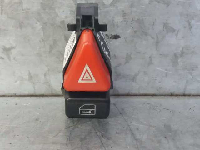 Przycisk włączania światła awaryjnego 1688201210 MERCEDES
