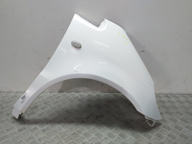 Błotnik przedni prawy 1688800818 MERCEDES
