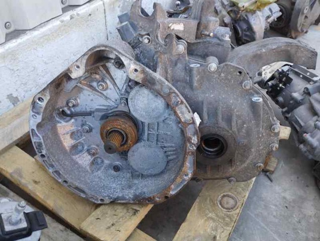Mechaniczna skrzynia biegów w komplecie 1693603000 MERCEDES