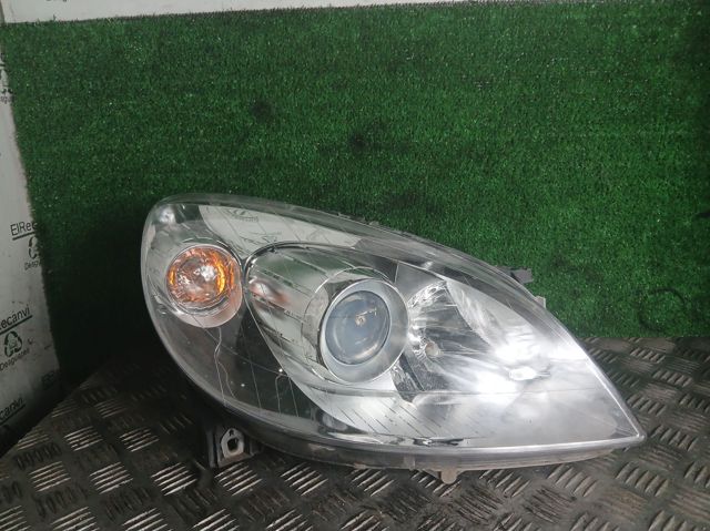 Reflektor prawy 1698207861 MERCEDES