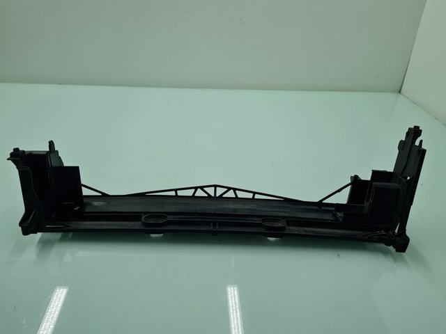 Ramka mocowania chłodnicy, górna część 17107804618 BMW