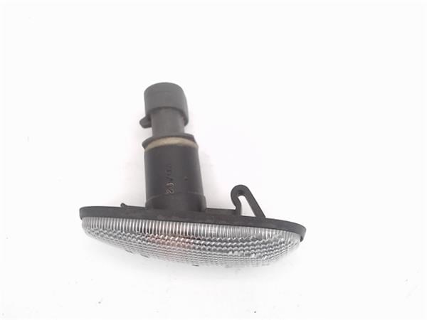 Powtarzacz kierunkowskazu na błotniku Opel Astra F69