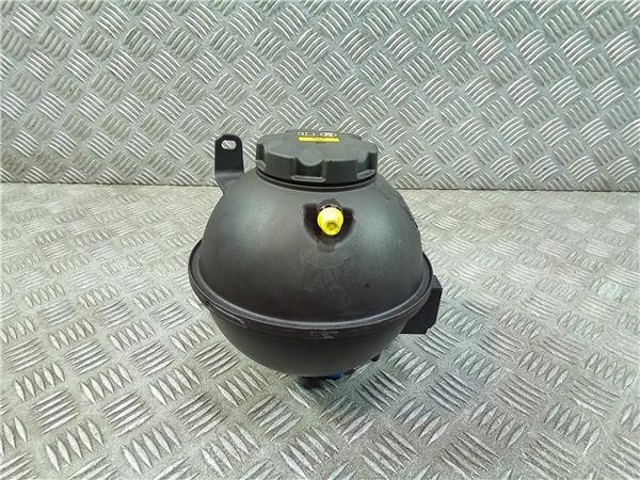 Zbiorniczek wyrównawczy układu chłodzenia 17138616418 BMW