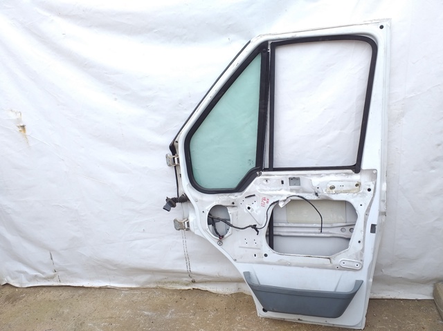 Drzwi przednie prawe 1717242 FORD